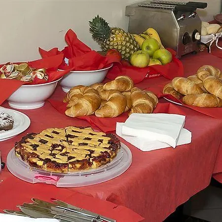 Daniela מלון פררה